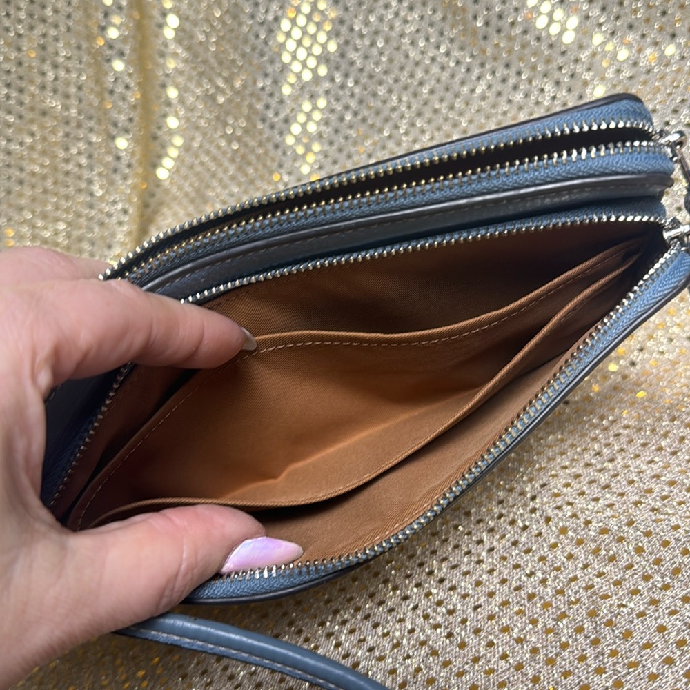 Coach Wristlit blue & creams leather purse - Picture 6 of 16